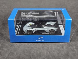 Aston Martin Valkyrie 1/64 - Poster Cars (Ruedas de goma)