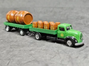 Camión con carro y barriles 1/87